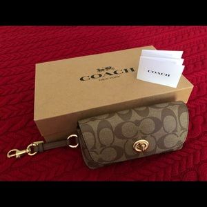 Coach Glasses Case Signature Canvas